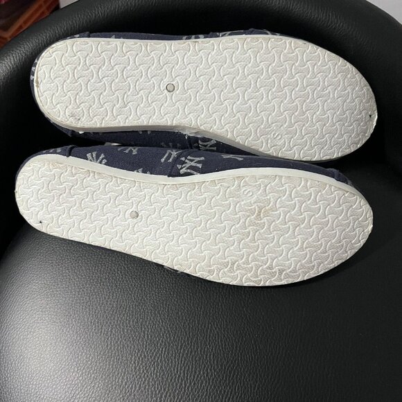 New York Yankees NY AOP Canvas Shoes WMN Small 5/6 Forever Collectibles MLB - Picture 3 of 10